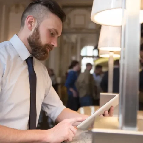 The Role of Digital Tools and Technology in Modern Hotel Management Training