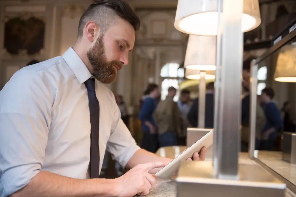 The Role of Digital Tools and Technology in Modern Hotel Management Training